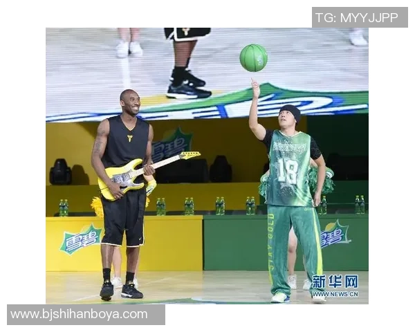 周杰伦篮球场上的风采与激情展现了他的运动魅力与音乐才华的完美结合